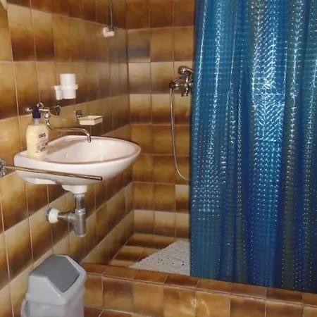 Penzion Triple Bedroom In The Center With Its Bathroom And Parking Spot